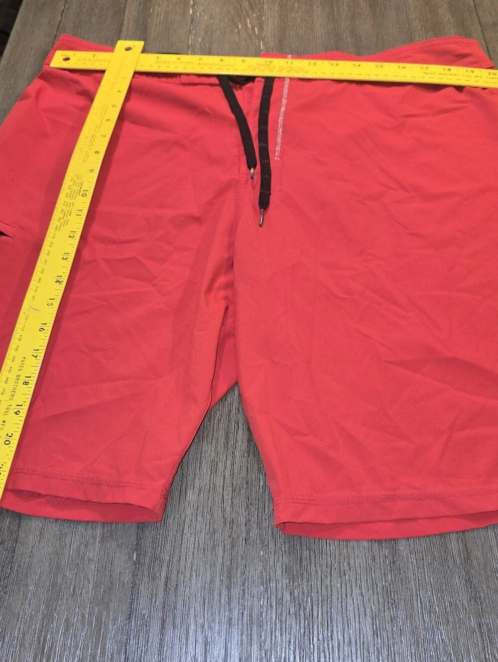 Hurley Sz. 40 Red Board Shorts